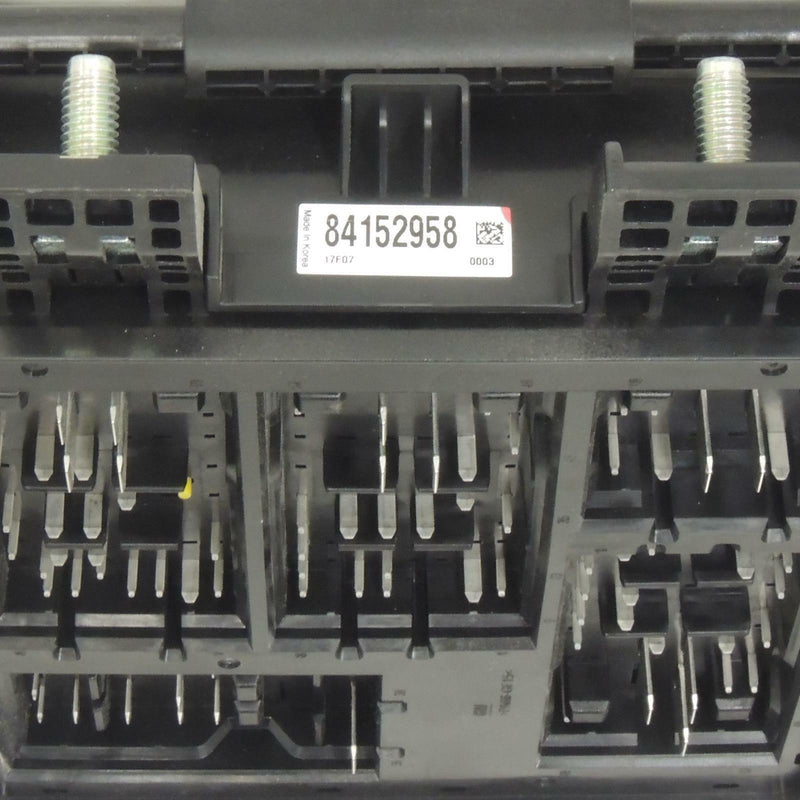 Enging Wiring Harness Junction Block Assembly 2017-19 Cadillac CTS 84152958-4