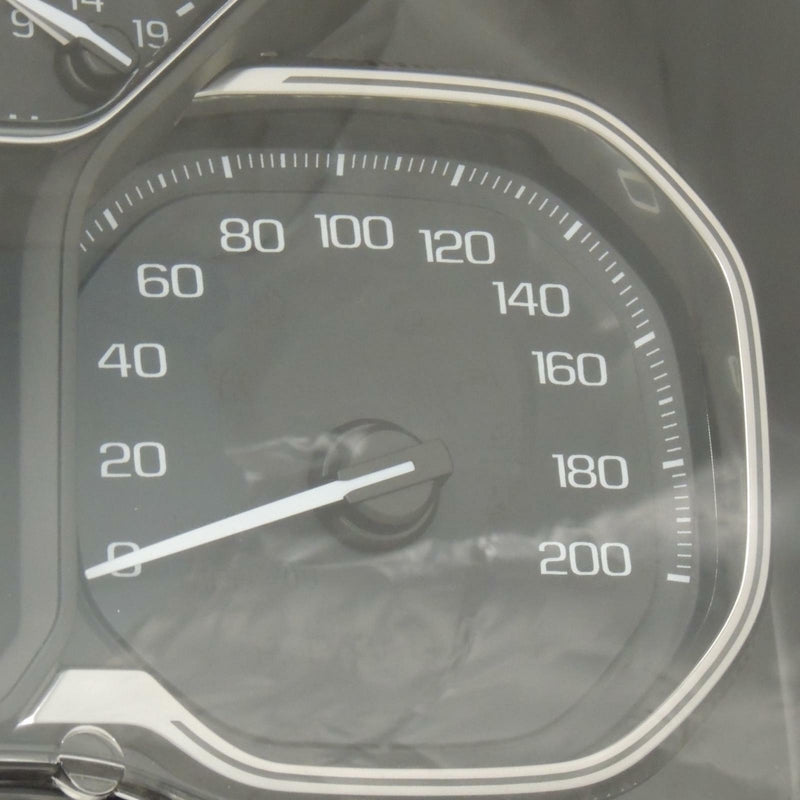 Instrument Cluster Speedometer KPH 4.2 IN Display 2019 GMC Sierra 1500 84608336-4
